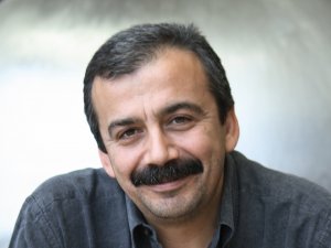 Meydanda Tek Bir Kemalist Var, AKP Hükümeti