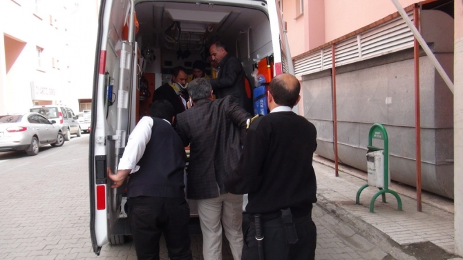 Kars Valisinin Makam Aracı Ambulansla Çarpıştı 10