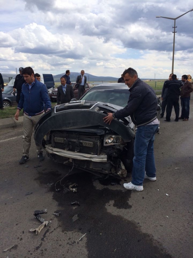 Kars Valisinin Makam Aracı Ambulansla Çarpıştı 7