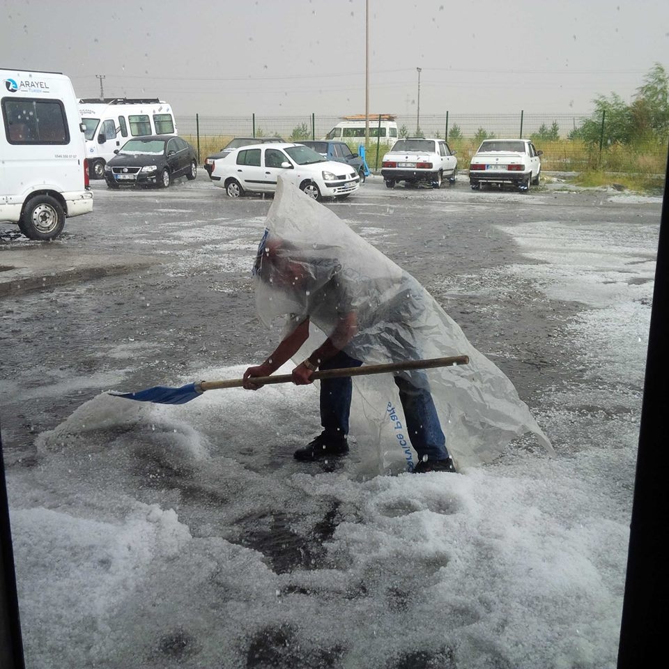 Kars'ta Şiddetli Rüzgar ve Dolu 1