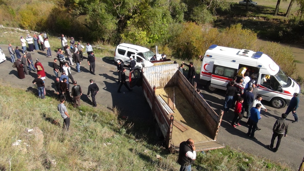 Kars’ta Trafik Kazası 6 Yaralı 15