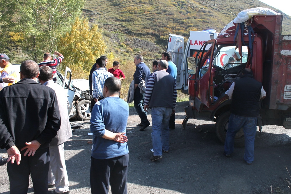 Kars’ta Trafik Kazası 6 Yaralı 2