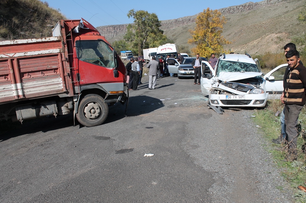 Kars’ta Trafik Kazası 6 Yaralı 4