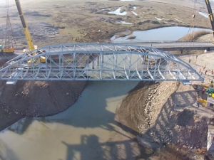 Tarihi Köprünün Tırla Yolculuğu