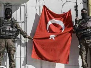 Silvan'da Özel Tim Duvarlara Yazılama Yaptı!