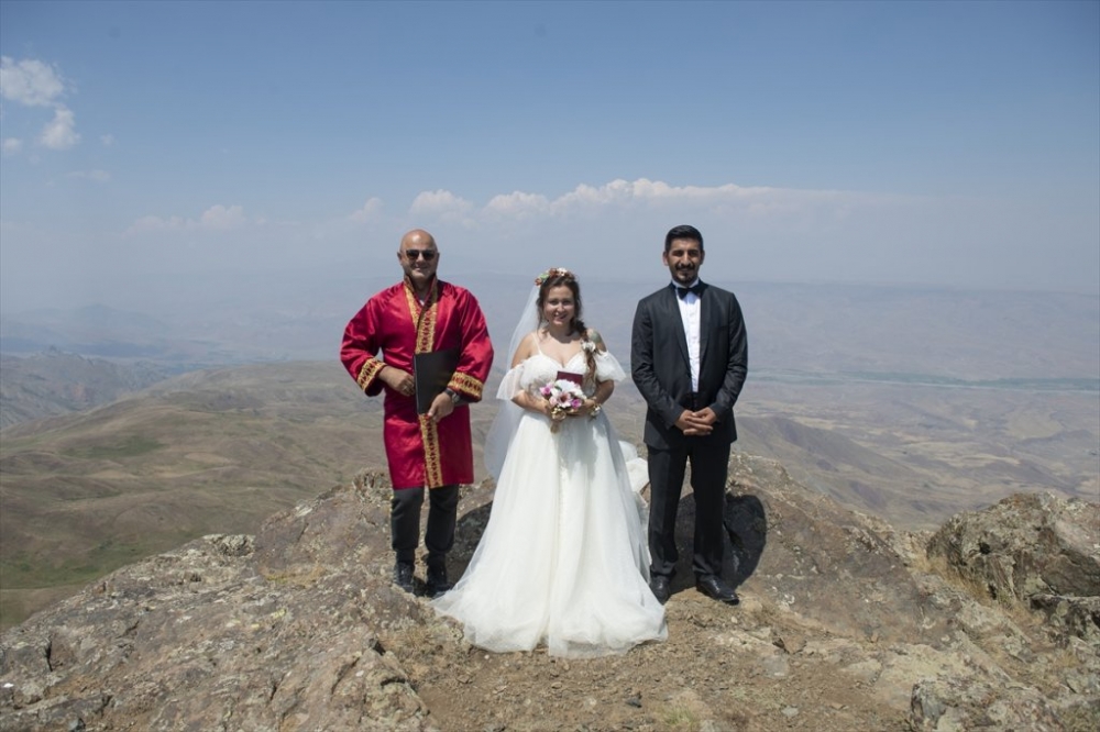Dağcı Çift 'Zirve'de Nikah Kıydı 9
