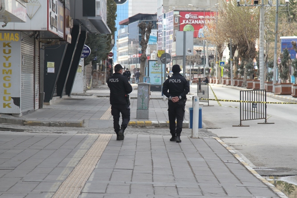 Şehirler Sessizliğe Büründü 7