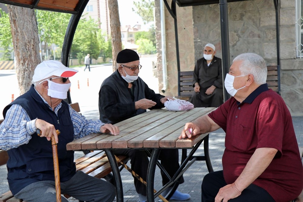 '65 Yaş Üstü'ne Sokak İzni 3