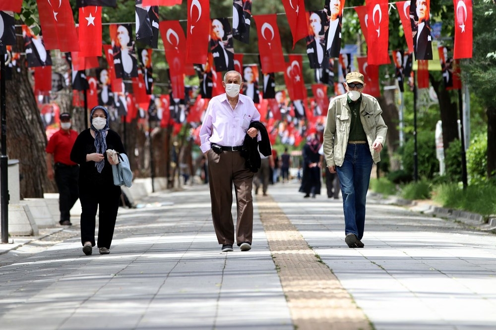 '65 Yaş Üstü'ne Sokak İzni 4