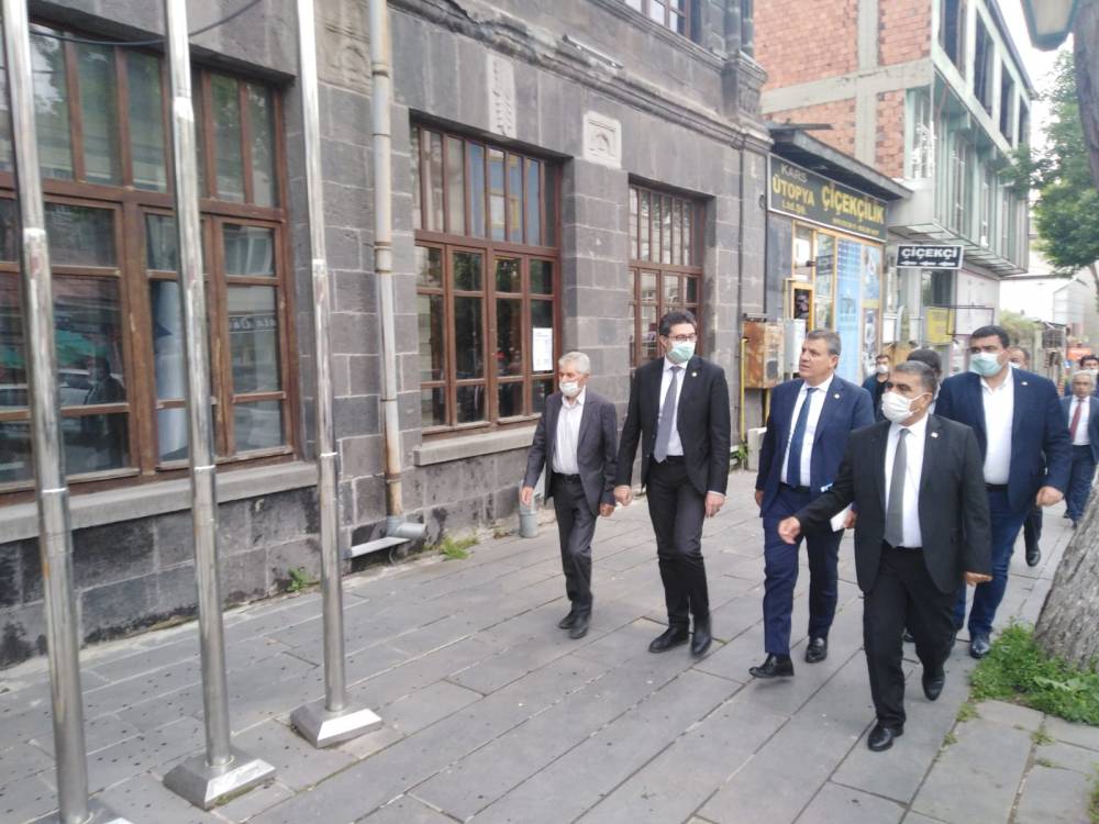 CHP'li Vekiller Kars'a Çıkarma Yaptı 6