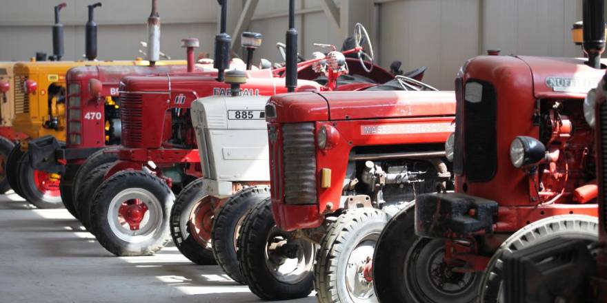 Antika Traktör Koleksiyonu Yaptı