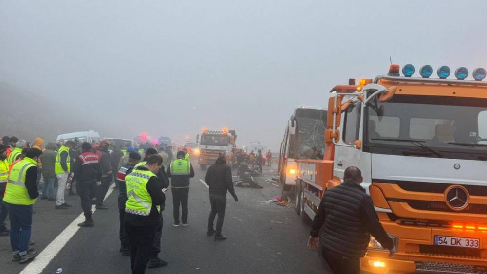 Kuzey Marmara Otoyolu'nda Zincirleme Kaza 12