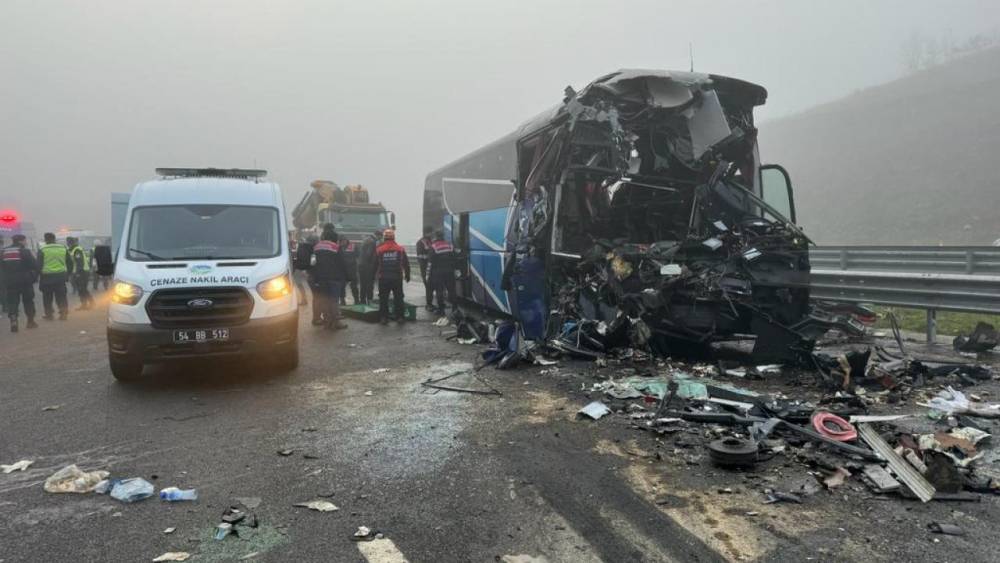 Kuzey Marmara Otoyolu'nda Zincirleme Kaza 4