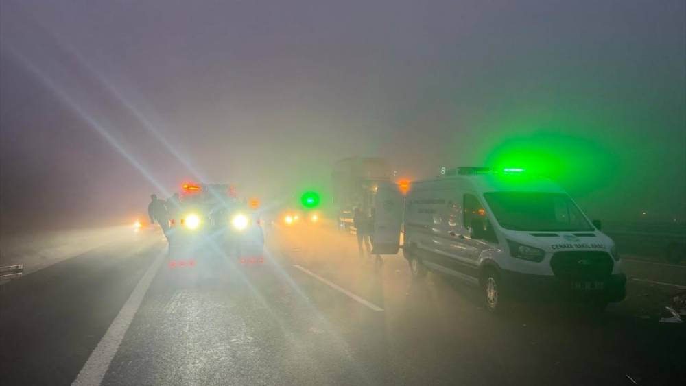 Kuzey Marmara Otoyolu'nda Zincirleme Kaza 7