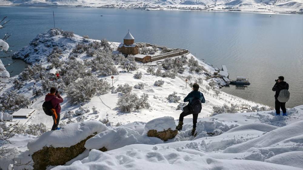 'Akdamar Adası' Beyaz Örtüsüyle Büyülüyor! 14