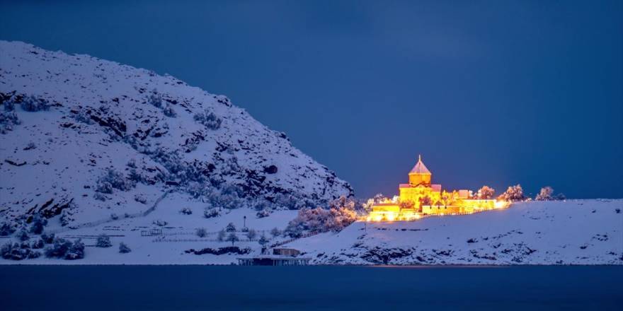 'Akdamar Adası' Beyaz Örtüsüyle Büyülüyor!