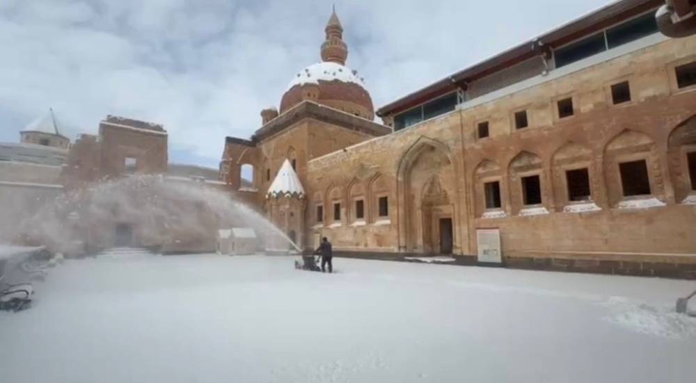 İshak Paşa Sarayı'nda Kış Güzelliği! 2