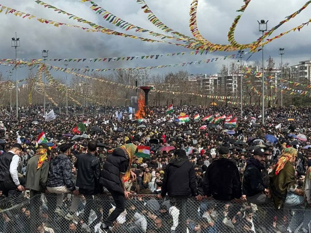 Yüzbinler Diyarbakır’da Newroz’u Kutladı! 11