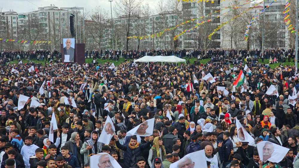 Yüzbinler Diyarbakır’da Newroz’u Kutladı! 12