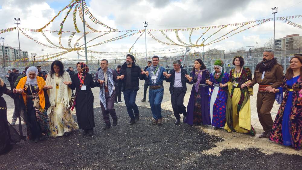 Yüzbinler Diyarbakır’da Newroz’u Kutladı! 13