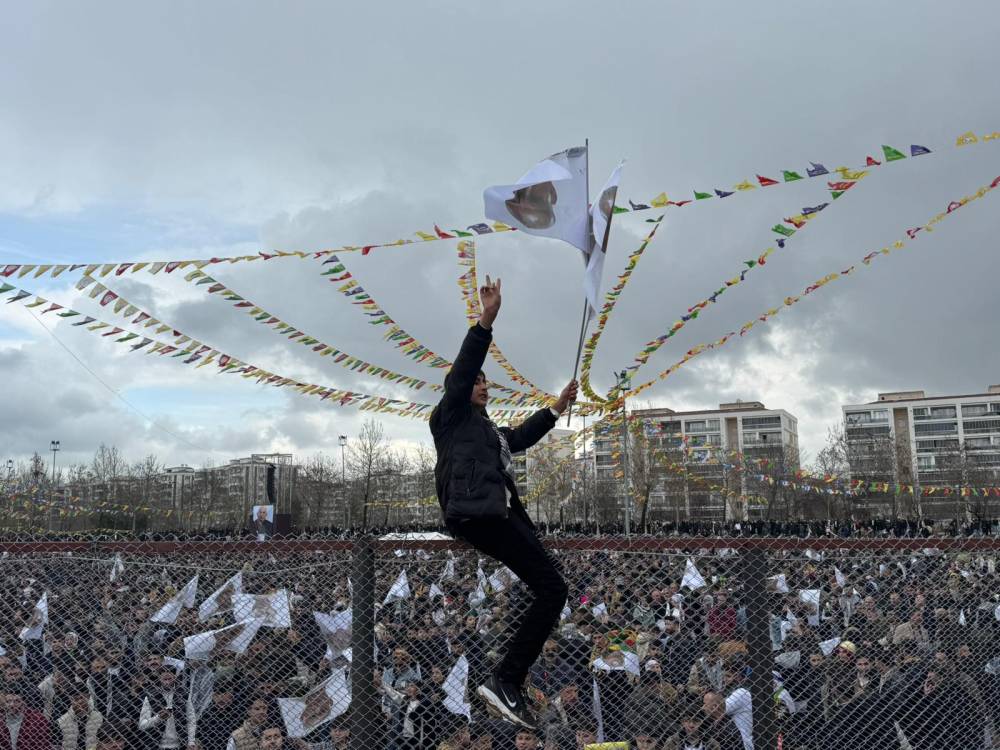 Yüzbinler Diyarbakır’da Newroz’u Kutladı! 14