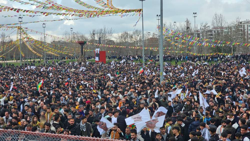 Yüzbinler Diyarbakır’da Newroz’u Kutladı! 15