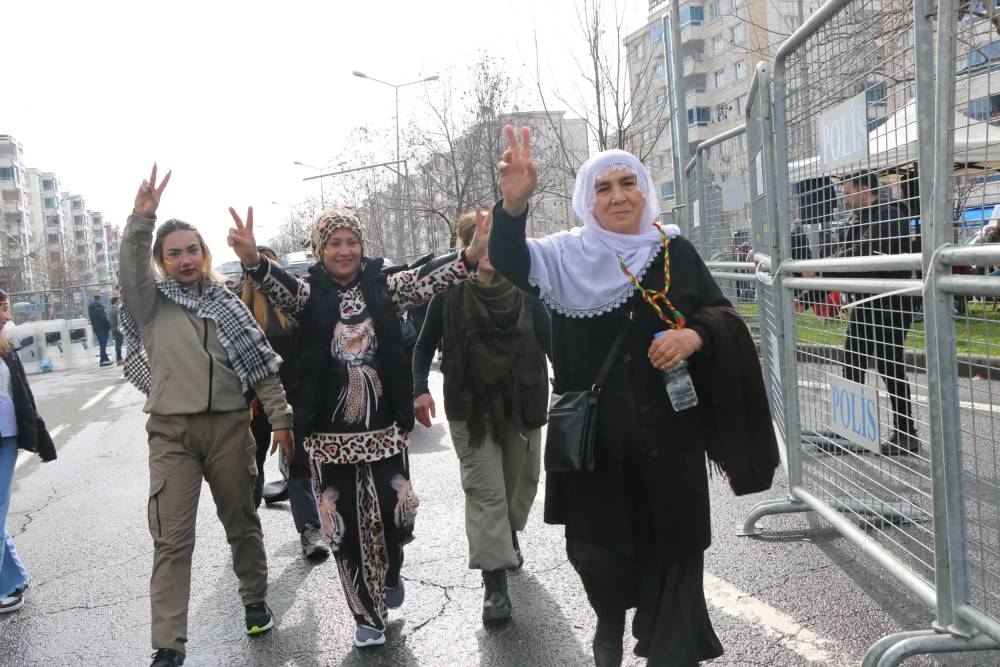 Yüzbinler Diyarbakır’da Newroz’u Kutladı! 36