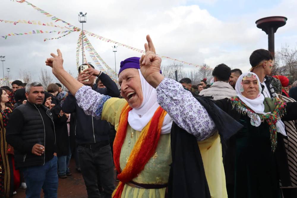 Yüzbinler Diyarbakır’da Newroz’u Kutladı! 45