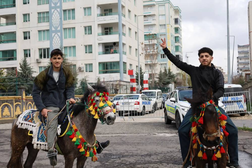 Yüzbinler Diyarbakır’da Newroz’u Kutladı! 7