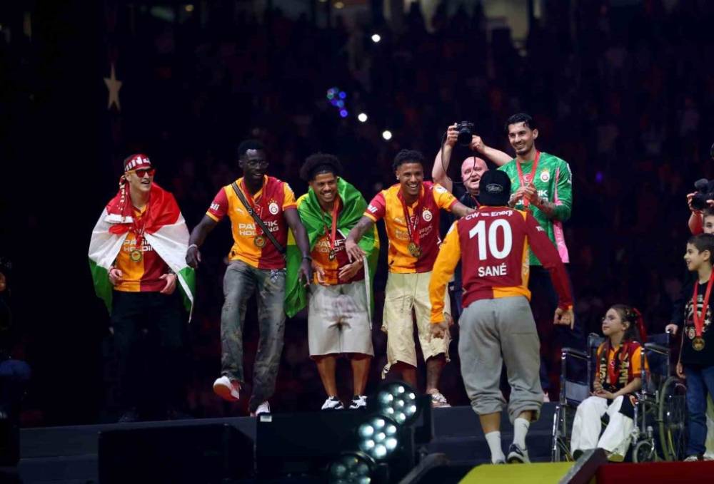 Galatasaray’dan Unutulmaz Kutlama! 10