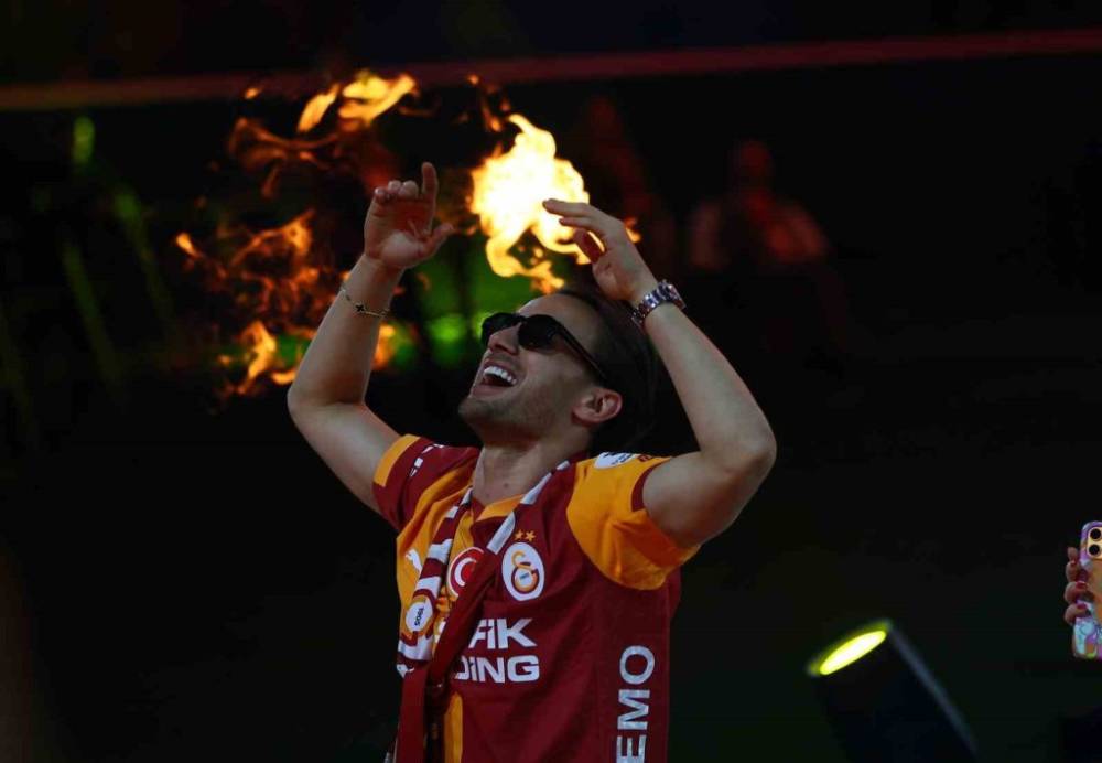 Galatasaray’dan Unutulmaz Kutlama! 11
