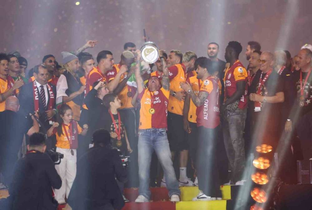 Galatasaray’dan Unutulmaz Kutlama! 2