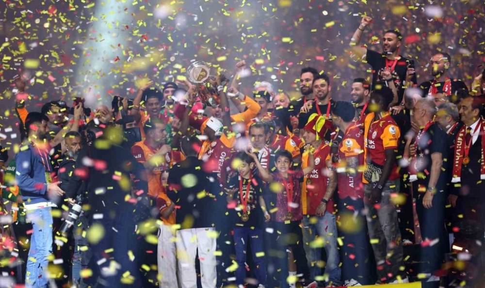 Galatasaray’dan Unutulmaz Kutlama! 22