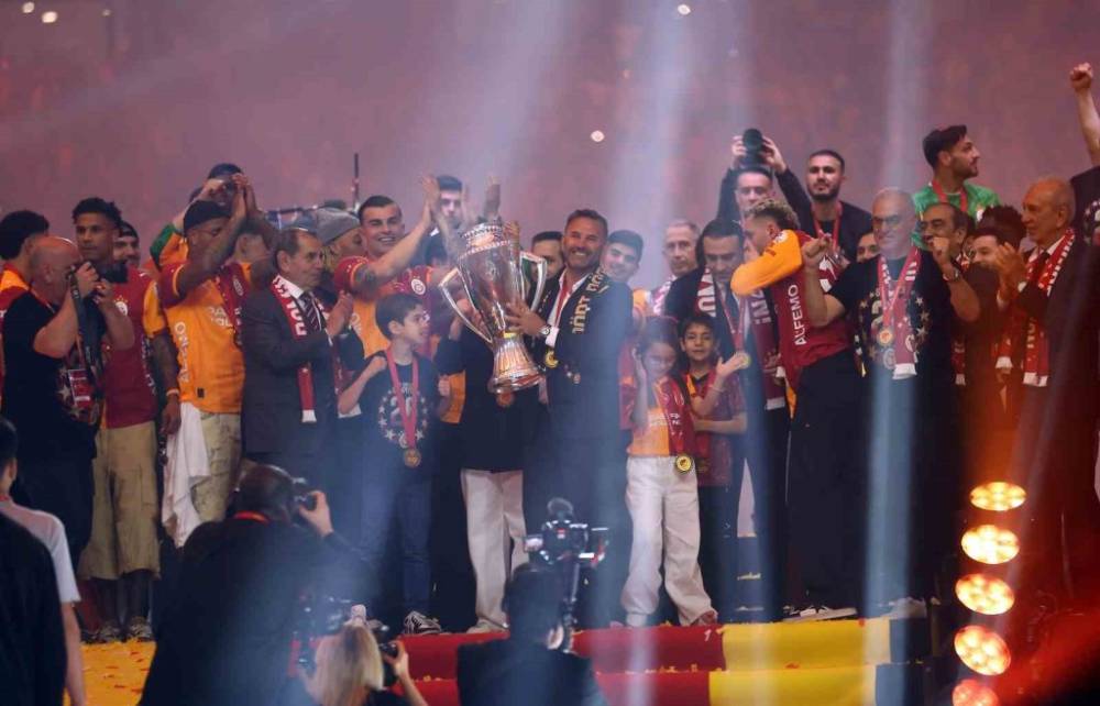 Galatasaray’dan Unutulmaz Kutlama! 26