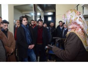 Erciş Belediye Eş Başkanı Diba Keskin Vatandaşları İle Çay İçti