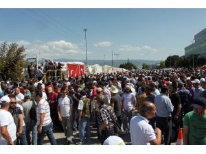 Oyak Renault’ta İşçiler İşbaşı Yaptı
