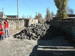 Kars'ta Mahalle Sakinlerinin Yol Ve Su İsyanı