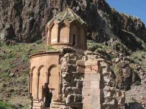 Digor’daki Tarihi Beş Kiliseler Yıkılıyor