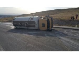 Erciş Belediye Sulama Aracı Kaza Yaptı; 1 Yaralı