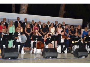 Ayvalık’ta Tsm Konseri Ayakta Alkışlandı