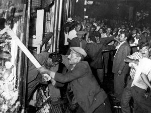 Ayşe Hür: 6-7 Eylül 1955 Yağması ve 1964 Sürgünleri