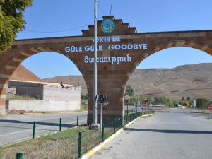 Tuzluca Belediyesi, Astırdığı Ermenice Yazılı Tabelayı Kaldırdı