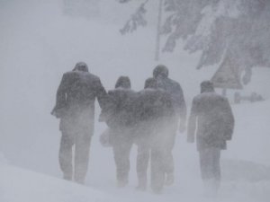 Ardahan’da Kar Yolları Kapattı