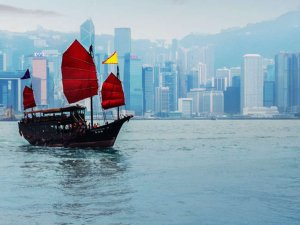 Hong Kong’un Yeni Lideri Carrie Lam, Görevine Başladı