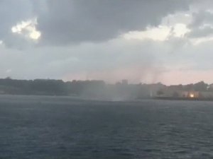 Denizin Ortasında Hortumla Karşı Karşıya Kaldılar