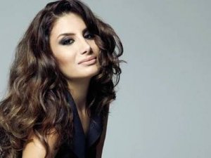 İrem Derici Yeni Single’ının İlk Konserini İstanbul’da Verdi