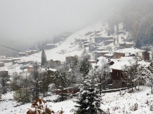 Ayder Gelinliğini Giydi