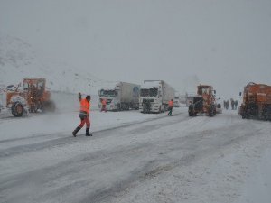 Iğdır-Doğubayazıt Karayolu Ulaşıma Kapandı