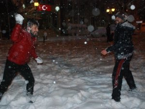 Tokat’ta Kar Esareti Eğlenceye Dönüştü