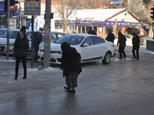 Kars’ta Buz Pistine Dönen Yollar